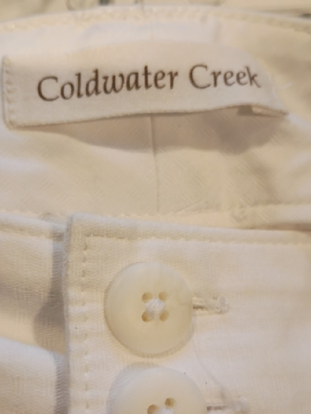 Coldwater Creek White Caelrgo Shorts w Buttoned Cuffs